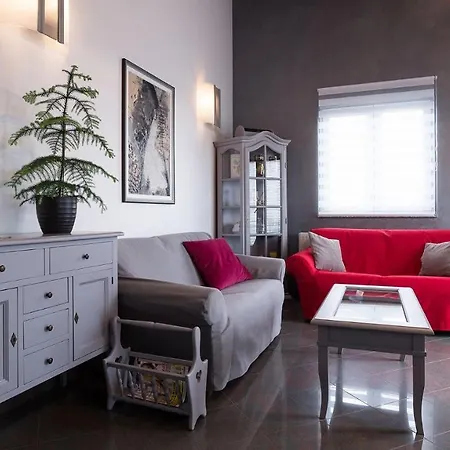 Villa Aylin 5-bed Next To The Sea