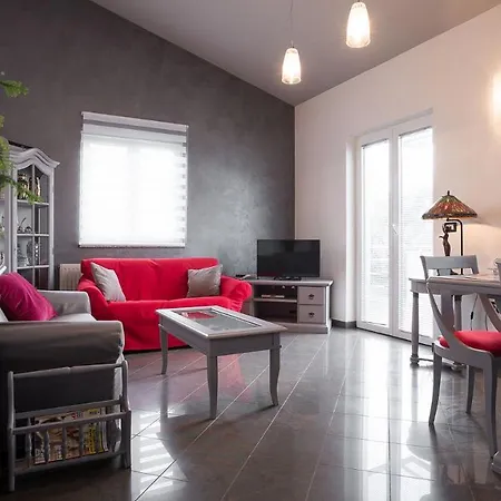 Aylin 5-bed Next To The Sea