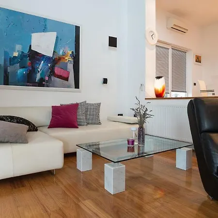 Villa Aylin 5-bed Next To The Sea