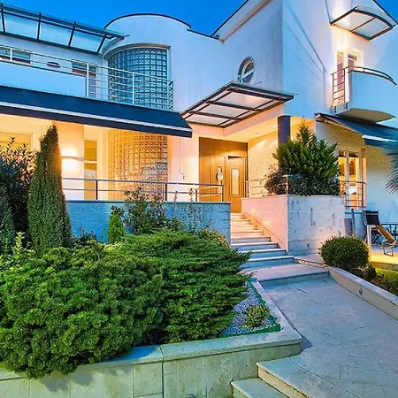 Villa Aylin 5-bed Next To The Sea