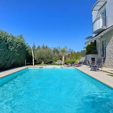 Aylin 5-bed Next To The Sea Pjescana Uvala