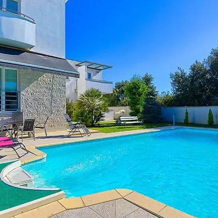 Aylin 5-bed Next To The Sea Villa *