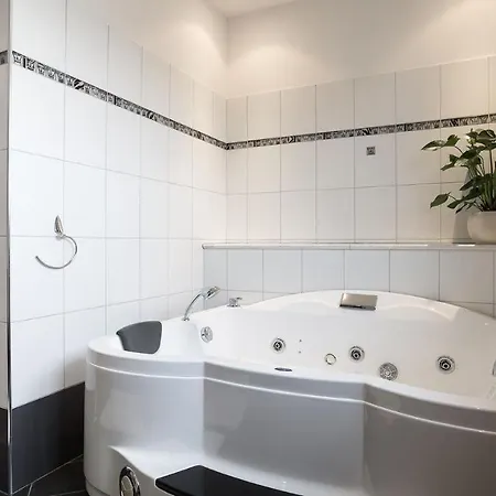 Villa Aylin 5-bed Next To The Sea