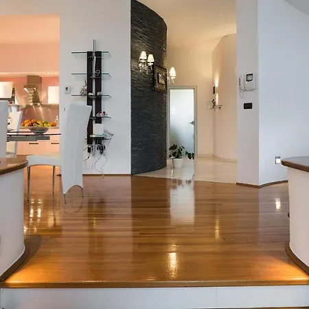 Aylin 5-bed Next To The Sea Pjescana Uvala