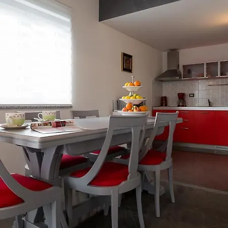 Aylin 5-bed Next To The Sea Willa