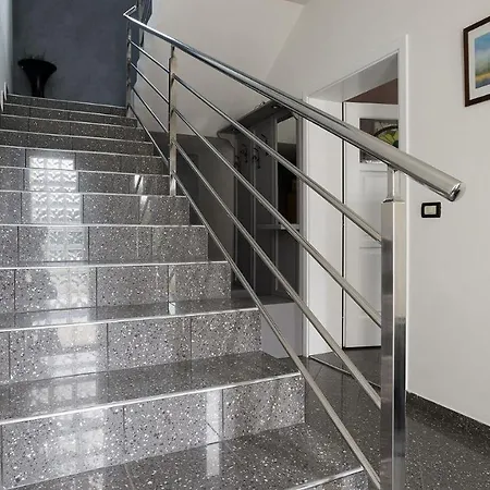 Aylin 5-bed Next To The Sea *