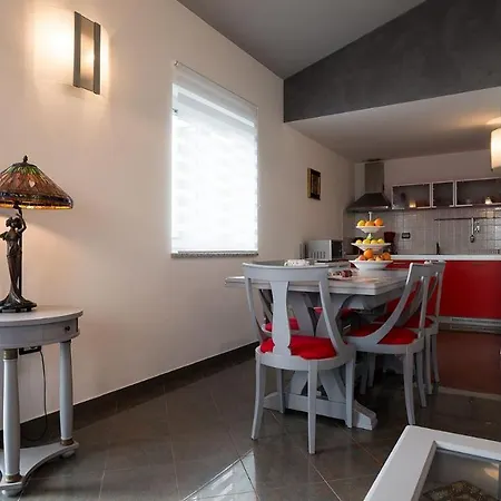 Aylin 5-bed Next To The Sea * Pjescana Uvala