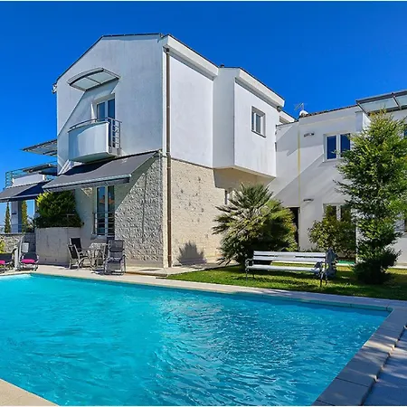 5bed Villa-sleeps 10- Pool Parking Near The Sea Pjescana Uvala